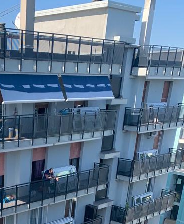Carpenteria Eurotest - progettiamo e posiamo in opera barriere e ringhiere per balconi in condomini, appartamenti, ville e uffici. Operiamo in tutta la Lombardia: Milano, Bergamo, Brescia, Como, Cremona, Lecco, Lodi, Mantova, Monza e Brianza